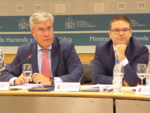 D. José Enrique Fernández de Moya Romero (​​Secretario de Estado de Hacienda) y D. Juan Espinosa García (Director General de Ordenación del Juego)