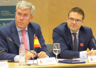 D. José Enrique Fernández de Moya Romero (​​Secretario de Estado de Hacienda) y D. Juan Espinosa García (Director General de Ordenación del Juego)